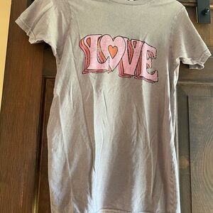 Lulusimon Studio “LOVE” Graphic Tee – Distressed Lavender